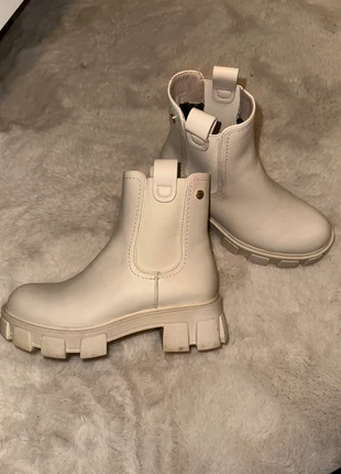 Bottes Blanches crème, marque: Crème, état: Très bon état, taille: 36, 15,00 €, 16,45 € Protection acheteurs incluse