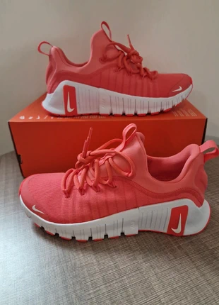 Nike metcon 6 femmes T40.5 * Neuf*  100% authentique, marke: Nike, zustand: Neu, mit Etikett, größe: 40.5, 58,00 €, 61,60 € inklusive Vinted-Käuferschutz