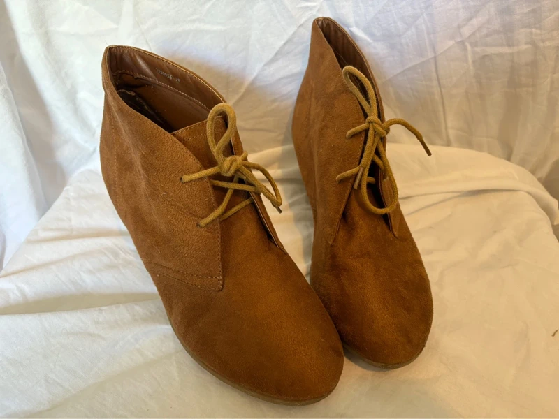 Bottines à lacets compensées