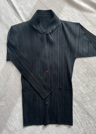 Veste Pleats Please Issey Miyake, merk: Pleats Please Issey Miyake, staat: Heel goed, maat: M / 38 / 10, € 200,00, € 210,70 inclusief Kopersbescherming