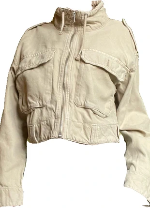 beige gecropte jas, merk: Pull & Bear, staat: Heel goed, maat: S / 36 / 8, € 7,00, € 8,05 inclusief Kopersbescherming