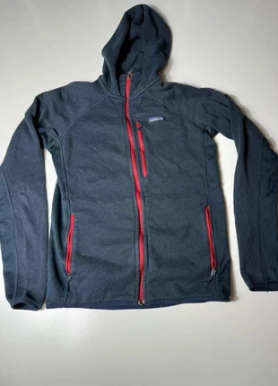 Polaire Patagonia avec capuche Bleu et rouge Homme, taille M (mesures), très bon état (photos) .L755, marca: Patagonia, estado: Muy bueno, tamaño: M, 56,00 €, 59,50 € Protección al comprador incluida