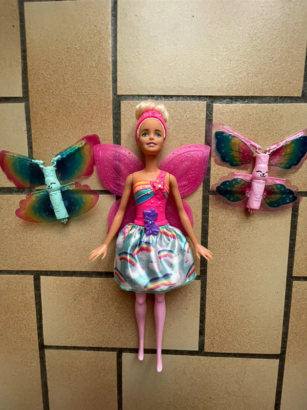 Barbie princesse tresses magique et dreamtopia papillon volant