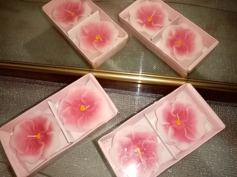 Candele a forma di rosa galleggianti