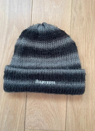 Supreme Bonnet Gris Crochet Knit Ombré Stripe, brand: Supreme, condition: Very good, size: M, €55.00, €58.45 includes Buyer Protection