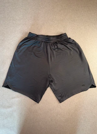 Short adidas gris - taille M, brand: adidas, condizioni: Ottime, taglia: M, €13.00, €14.35 include la Protezione acquisti