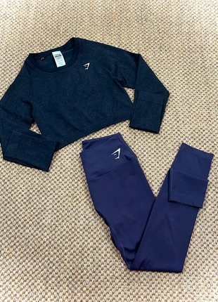 Ensemble Gymshark crop noir + legging violet – taille M – sport & confortable, marque: Gymshark, état: Très bon état, taille: M / 38 / 10, 28,00 €, 30,10 € Protection acheteurs incluse