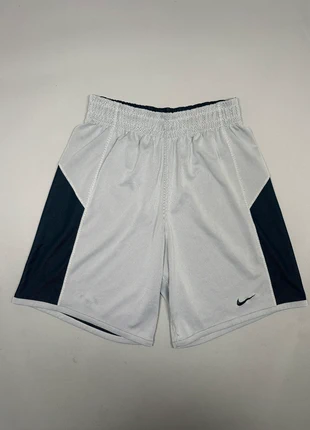 Short basketball Nike, marque: Nike, état: Très bon état, taille: M, 10,00 €, 11,20 € Protection acheteurs (Pro) incluse