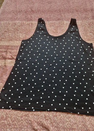 Débardeur noir avec des petits cœurs blancs, brand: Kiabi, condizioni: Ottime, taglia: XL / IT 46 / EU 42, €1.00, €1.75 include la Protezione acquisti