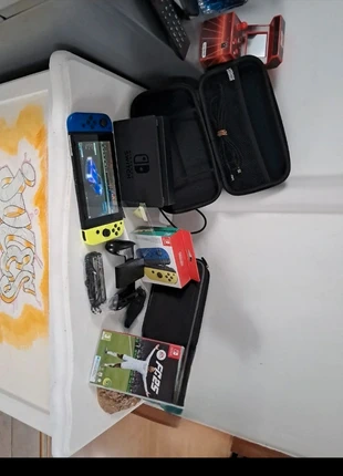 Console Nintendo switch, merk: Nintendo, staat: Heel goed, € 150,00, € 158,20 inclusief Kopersbescherming