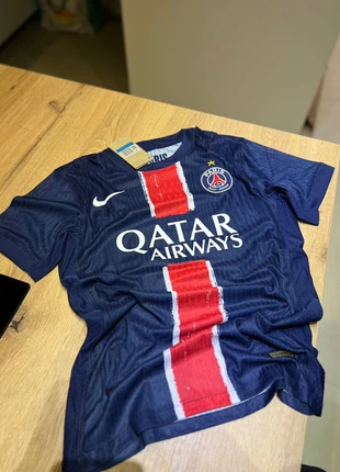 Maillot PSG Champions, merk: Nike, staat: Nieuw met prijskaartje, maat: M, € 30,00, € 32,20 inclusief Kopersbescherming