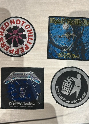 Set 4 toppe Metallica Iron Maiden Red Hot Chili Peppers, brand: EMP, condizioni: Nuovo senza cartellino, €5.00, €5.95 include la Protezione acquisti