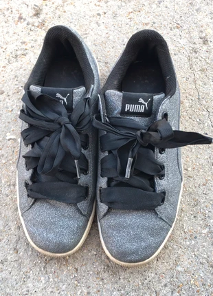 Baskets puma à pailletes gris avec des lacets noirs taille 38, marque: Puma, état: Très bon état, taille: 38, 20,00 €, 21,70 € Protection acheteurs incluse