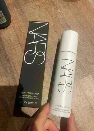 Nieuw NARS Light Reflecting Makeup Setting Mist - make-up setting- & fixing spray 90 ML, merk: NARS, staat: Nieuw met prijskaartje, € 11,99, € 13,29 inclusief Kopersbescherming Pro