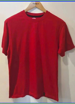 tee shirt rouge unicorn, marque: Unicorn we are Legends, état: Très bon état, taille: M, 4,00 €, 4,90 € Protection acheteurs incluse