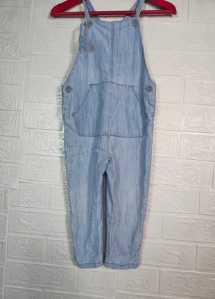 Estiloso y casual peto vaquero en ligero tejido vaquero 🎈, marque: Zara, état: Très bon état, taille: 24-36 mois / 92 cm, 5,90 €, 6,90 € Protection acheteurs incluse