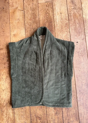 Gilet kaki sans manche fourré, marque: Intuition, état: Neuf sans étiquette, taille: Taille unique, 45,00 €, 47,95 € Protection acheteurs incluse