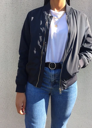 Bomber Bershka, merk: Bershka, staat: Heel goed, maat: M / 38 / 10, € 10,00, € 11,20 inclusief Kopersbescherming