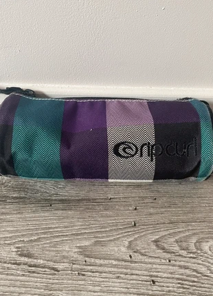 Trousse ronde d’école à carreaux Ripcurl, marque: Rip Curl, état: Bon état, 10,00 €, 11,20 € Protection acheteurs incluse
