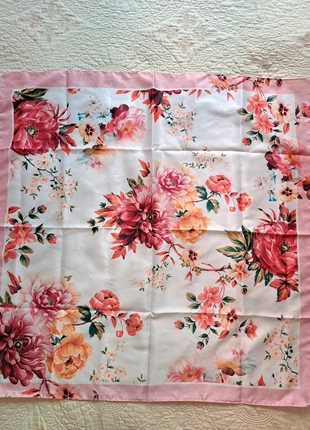 Foulard fiori Just, marca: Just, estado: Muy bueno, 5,50 €, 6,48 € Protección al comprador incluida