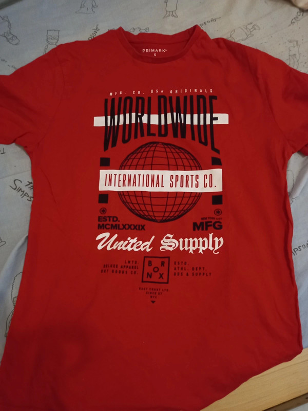 Camiseta de manga larga roja con dibujo de primark
