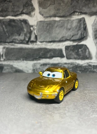 Voiture disney cars Tia gold or cat, merk: Cars, staat: Goed, maat: Universeel, € 5,00, € 5,95 inclusief Kopersbescherming