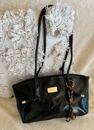 Sac cabas noir verni avec pendentif – chic - casual, marca: Tendance, estado: Nuevo sin etiquetas, 20,00 €, 21,70 € Protección al comprador incluida