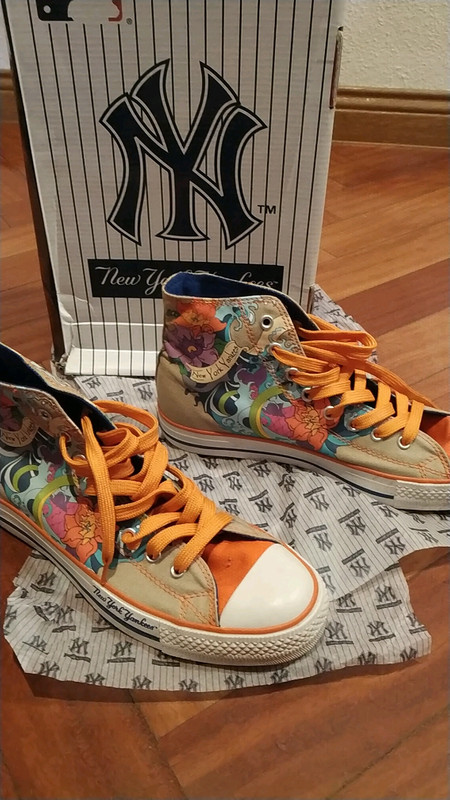 Ny yankees store converse sneakers