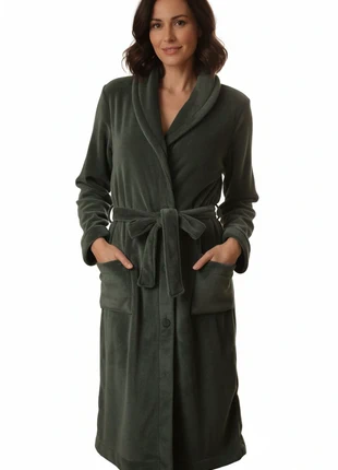 Very soft Le Chat velour green dressing gown with button front, merk: Le Chat, staat: Nieuw zonder prijskaartje, maat: M / 38 / 10, € 65,00, € 68,95 inclusief Kopersbescherming