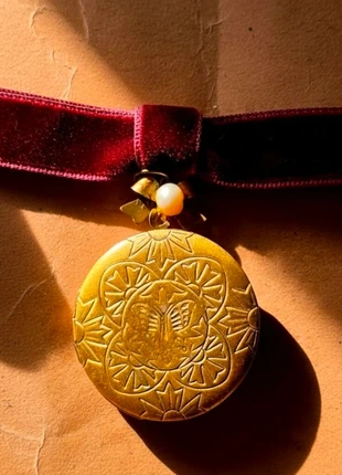 Colgante vintage con un lazo y perla. Guardapelo portafotos antique coquette cottage, marque: Cottage, état: Très bon état, 8,00 €, 9,10 € Protection acheteurs incluse