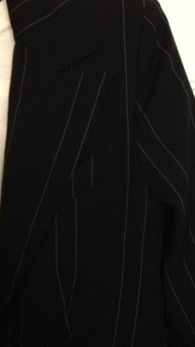 veste tailleur, noire à fines rayures blanches 2