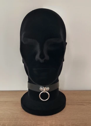Choker punk rock noir en simili cuir avec anneau central – Fermeture boucle, merk: Punk, staat: Nieuw met prijskaartje, € 7,49, € 8,56 inclusief Kopersbescherming