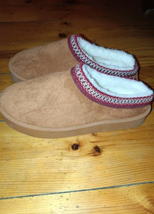 Chaussons fourrés, marque: sans marque, état: Neuf sans étiquette, taille: 40, 10,00 €, 11,20 € Protection acheteurs incluse