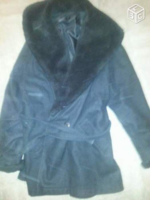 Manteau noir faux fourrure 1
