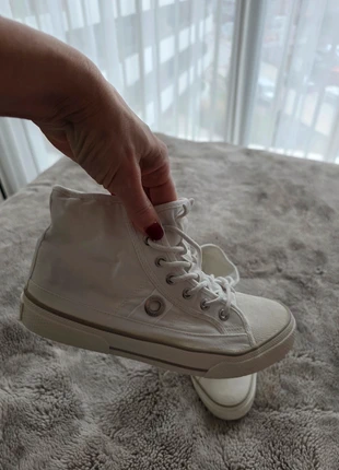 Sneakers S.Oliver Ladies Athleisure Hi-Top Shoe 25235-38-100, merk: s.Oliver, staat: Goed, maat: 39, € 6,00, € 7,00 inclusief Kopersbescherming