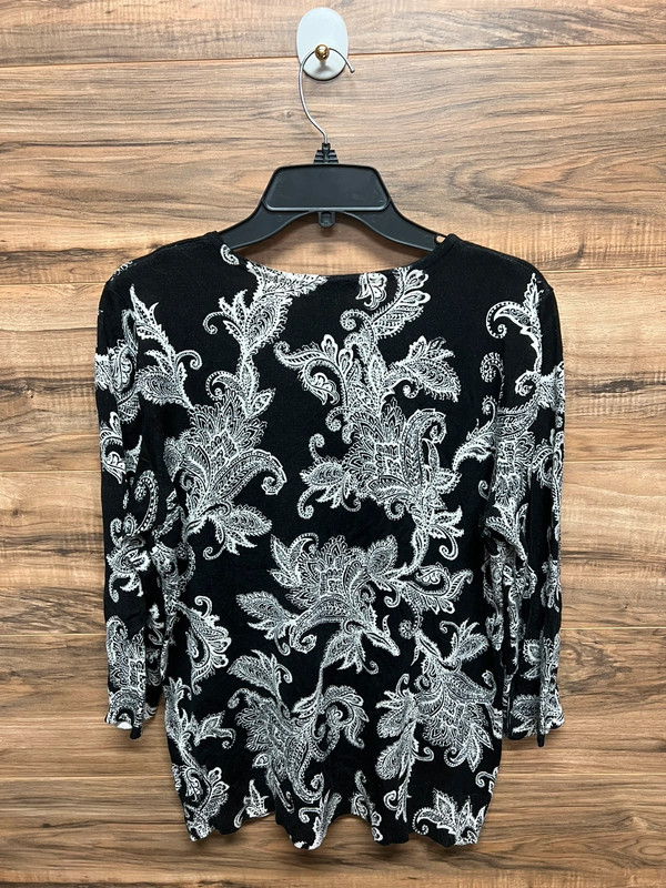 Roz & Ali large black and white top 3