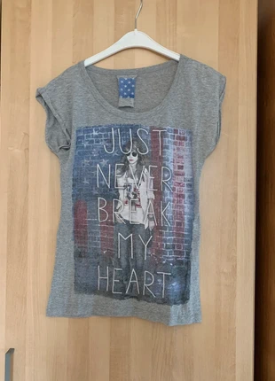 T-shirt gris américain, marque: Heart, état: Très bon état, taille: S / 36 / 8, 3,00 €, 3,85 € Protection acheteurs incluse