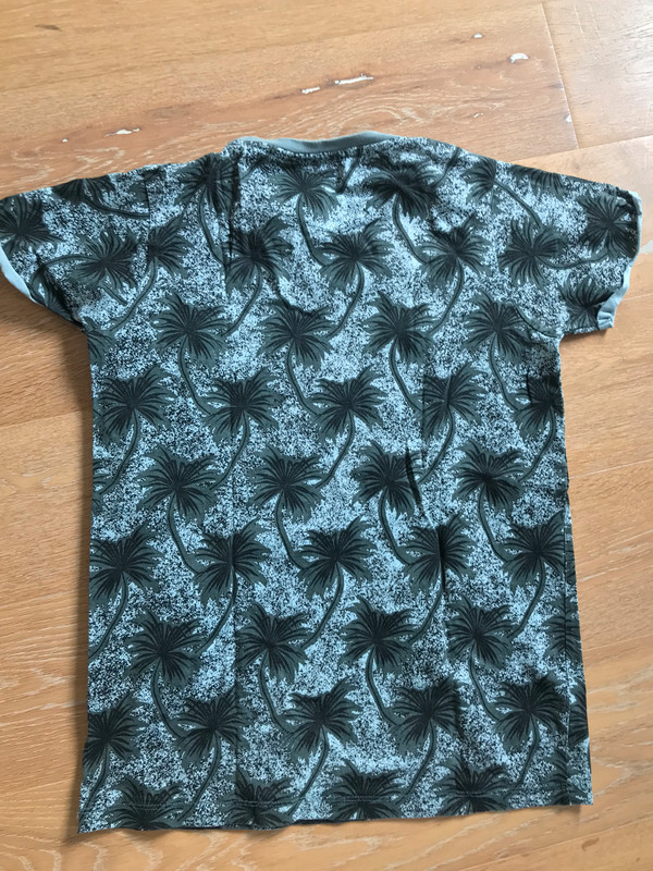 T-Shirt garçon Molo motifs palmiers 12 ans très bon état 5