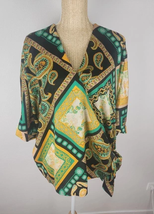 Blouse manches courtes cache-coeur et nouée motif paisley et graphique taille 50 / 52 Elora, marca: ELORA, estado: Muito bom, tamanho: 5XL / 50 / 22, €12.00, €13.30 inclui Proteção do Comprador Pro