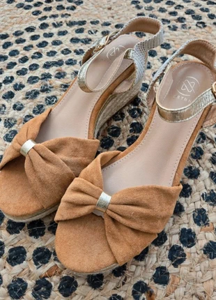 Magnifique sandales compensées taille 40, brand: ERYNN, condition: Very good, size: 40, €14.90, €16.35 includes Buyer Protection Pro