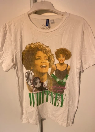 T-shirt Whitney Houston, marque: H&M, état: Très bon état, taille: S, 6,00 €, 7,00 € Protection acheteurs incluse