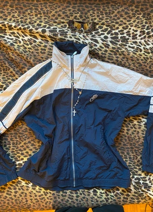 Giacca Asics streetwear, marke: Asics, zustand: Sehr gut, größe: L / 40 / 12, 15,00 €, 16,45 € inklusive Vinted-Käuferschutz