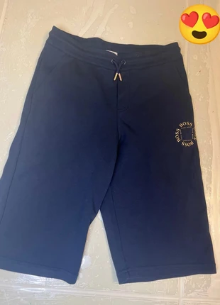 Short Hugo Boss garçon 16 ans bleu marine – chic et confortable, marque: Hugo Boss, état: Très bon état, taille: 16 ans / 176 cm, 13,00 €, 14,35 € Protection acheteurs incluse