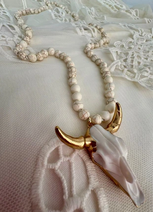 Sautoir ‘Tête de Taureau’ Crème et Doré - Collier Noué - Halssnoer - Necklace, merk: Local, staat: Nieuw zonder prijskaartje, € 19,00, € 20,65 inclusief Kopersbescherming