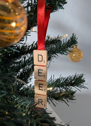 'Deer' rode kerst hanger van Scrabble letters, merk: Handgemaakt, staat: Nieuw zonder prijskaartje, € 1,50, € 2,28 inclusief Kopersbescherming