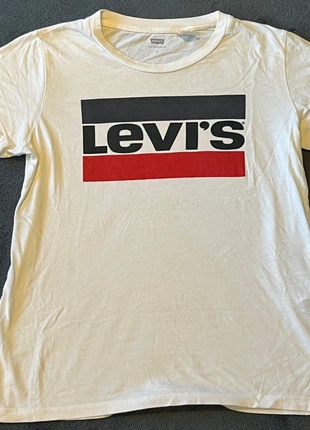 Levi’s White Graphic Logo T-Shirt – Size S, brand: Levi's, condition: Very good, size: S / UK 8-10, £5.00, £5.95 includes Buyer Protection