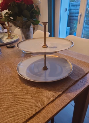 Présentoir à gâteaux 2 plateaux en porcelaine, brand: Vintage, condition: Very good, €14.00, €15.40 includes Buyer Protection Pro