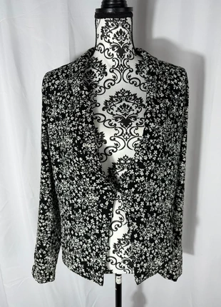 Blazer / chemise fluide à fleurs noires et blanches – Le Temps des Cerises / taille M - L, brand: Le Temps des Cerises, condizioni: Ottime, taglia: M / IT 42 / EU 38, €12.00, €13.30 include la Protezione acquisti Pro
