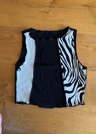 Top nero bianco zebrato, brand: Shein, condizioni: Nuovo senza cartellino, taglia: M / IT 42 / EU 38, €2.00, €2.80 include la Protezione acquisti