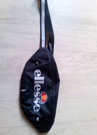 Banane ellesse noir et argent Vinted